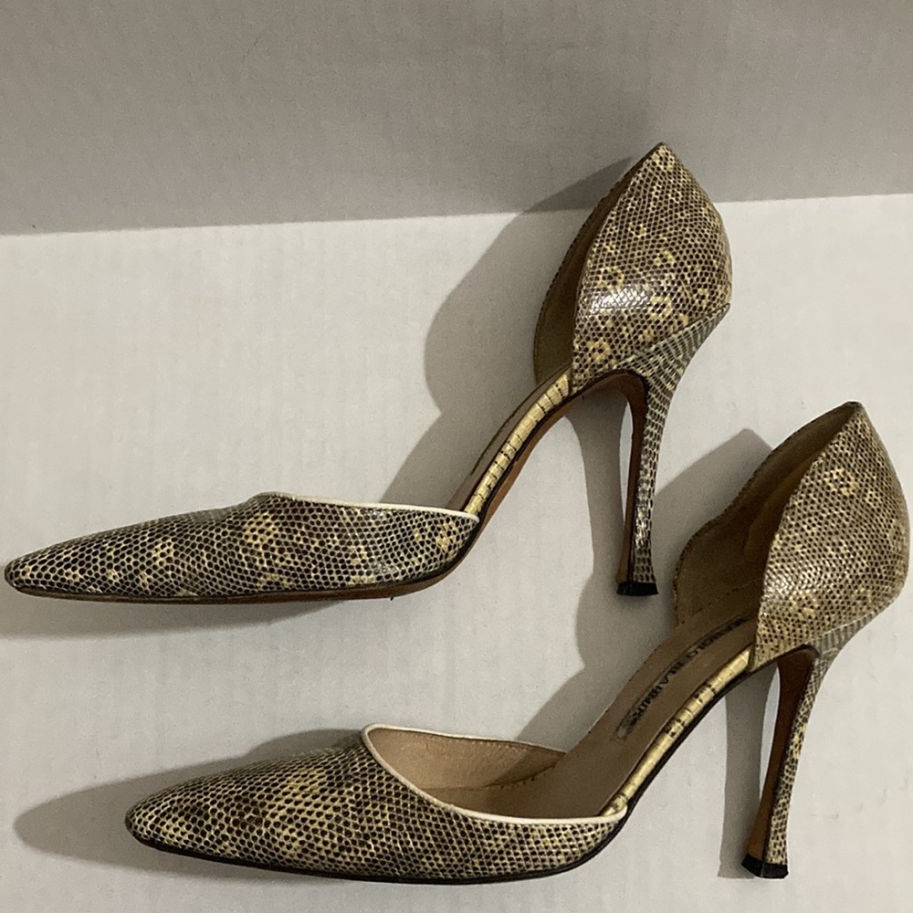 Manolo Blahnik D’Osay heel pumps.
